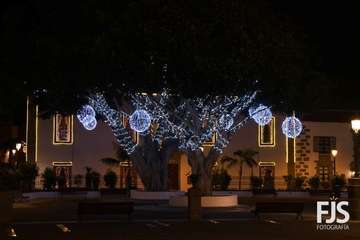 La Navidad ya ilumina Telde/Francisco Javier Santana y Antonio Alí.